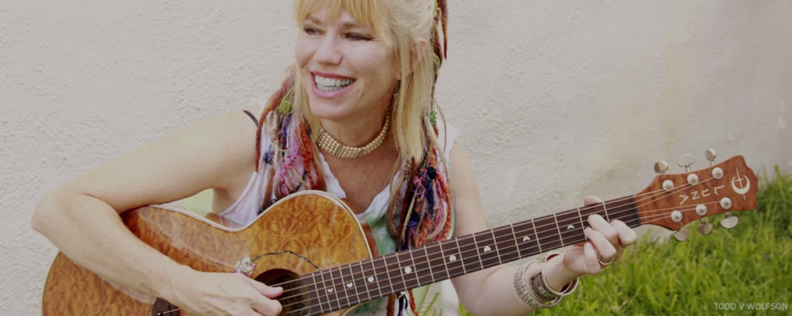 Sarah Hickman - Luna Guitars Artist