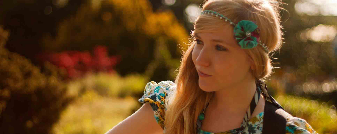 Charlotte Campbell - Luna Guitars Artist