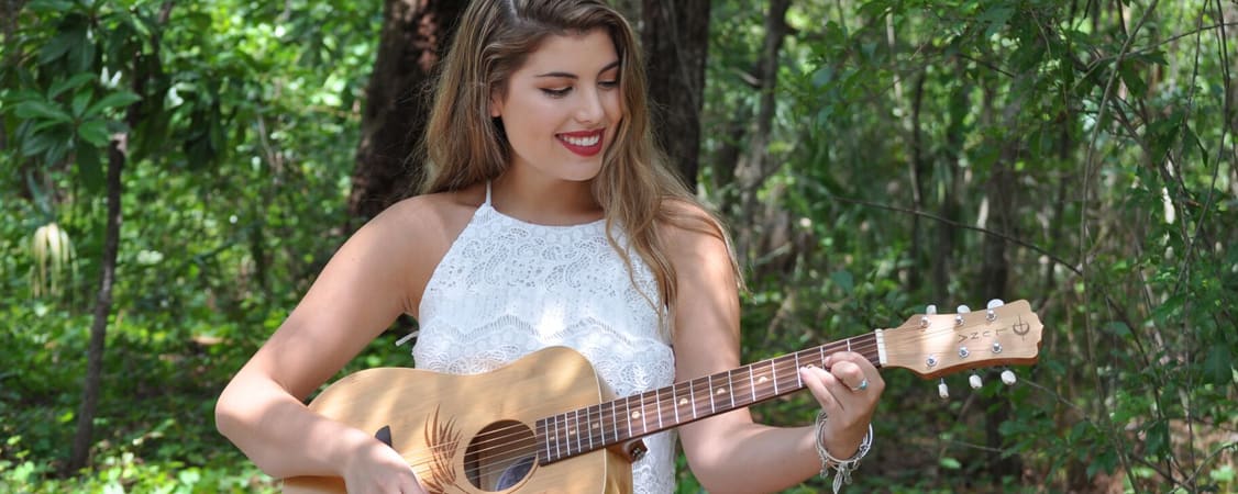 Paige Keiner - Luna Guitars Artist