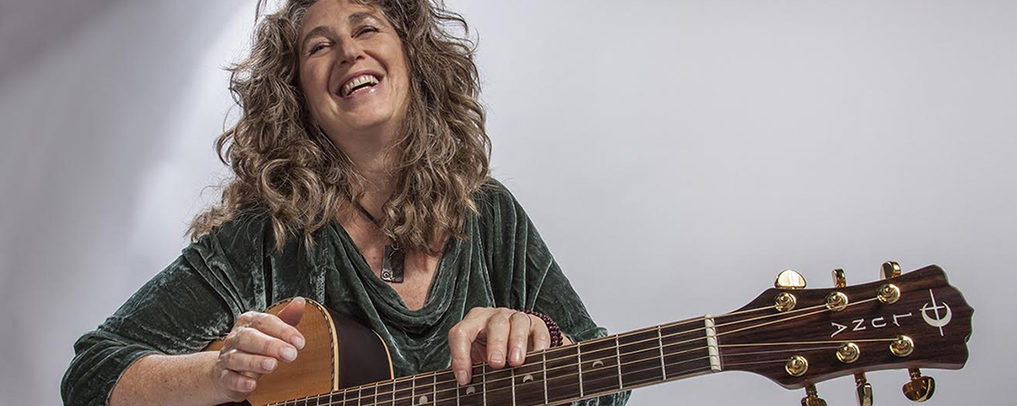 Vicki Genfan - Luna Guitars Artist